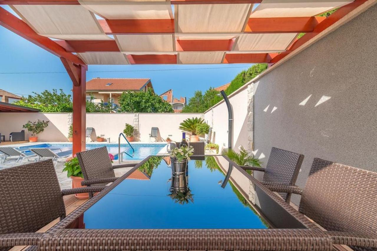 Apartments Villa Odesa With Shared Pool Задар Экстерьер фото
