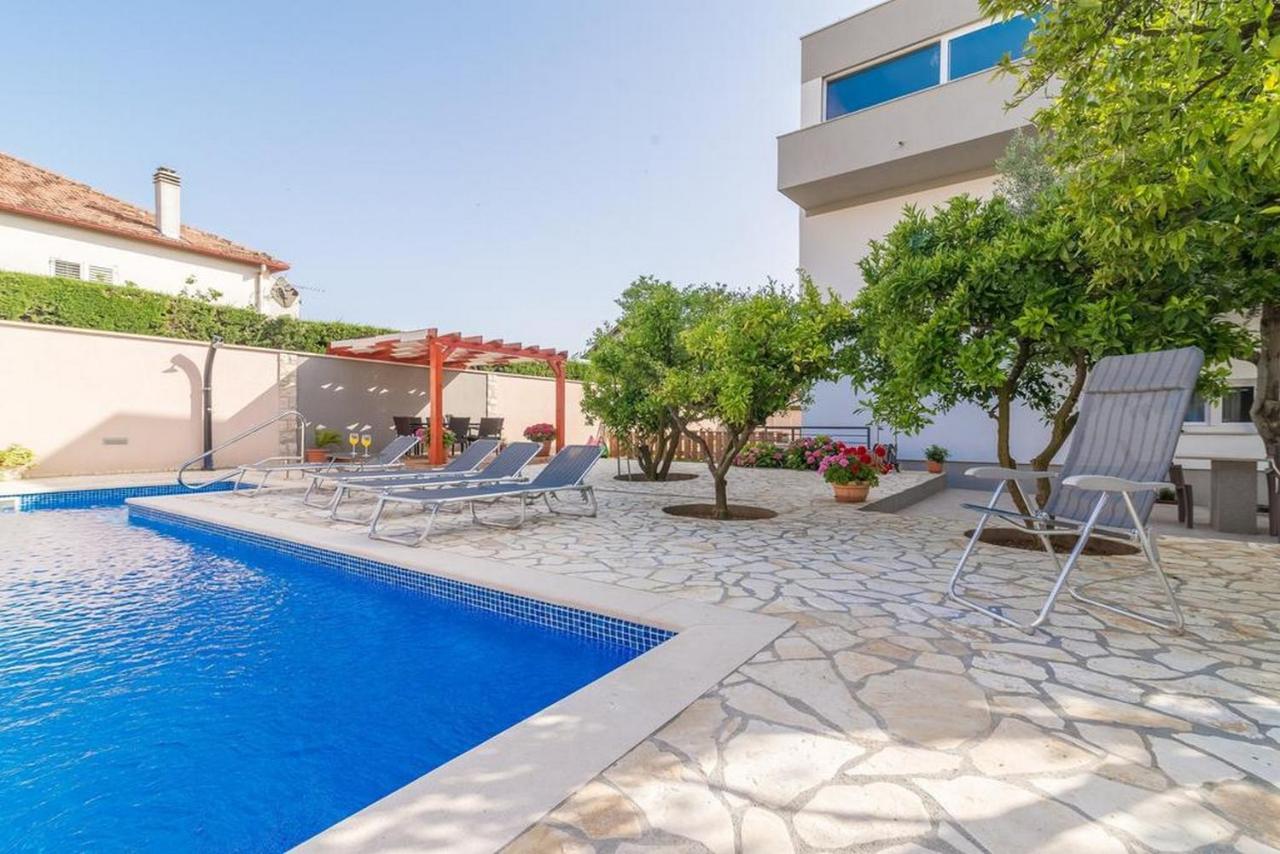 Apartments Villa Odesa With Shared Pool Задар Экстерьер фото