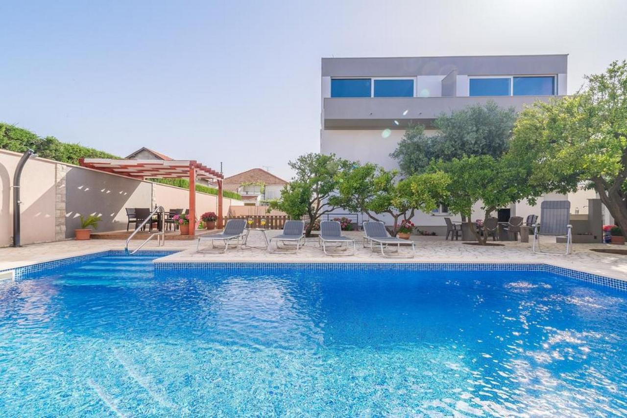 Apartments Villa Odesa With Shared Pool Задар Экстерьер фото